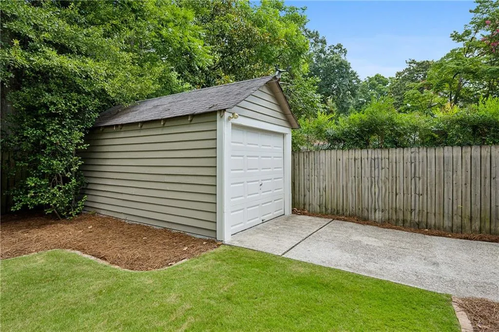 2874 Elliott Circle Ne, Atlanta, Georgia 30305, 3 Bedrooms Bedrooms, ,3 BathroomsBathrooms,Residential,For Sale,2874 Elliott Circle Ne,7623465
