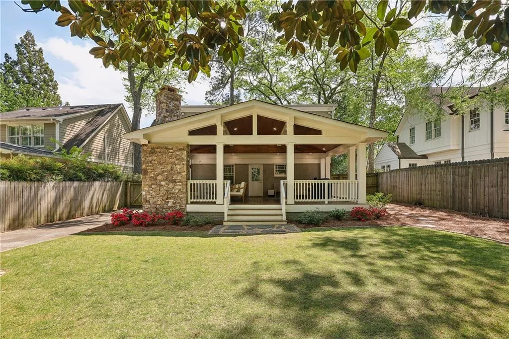 2874 Elliott Circle Ne, Atlanta, Georgia 30305, 3 Bedrooms Bedrooms, ,3 BathroomsBathrooms,Residential,For Sale,2874 Elliott Circle Ne,7623465