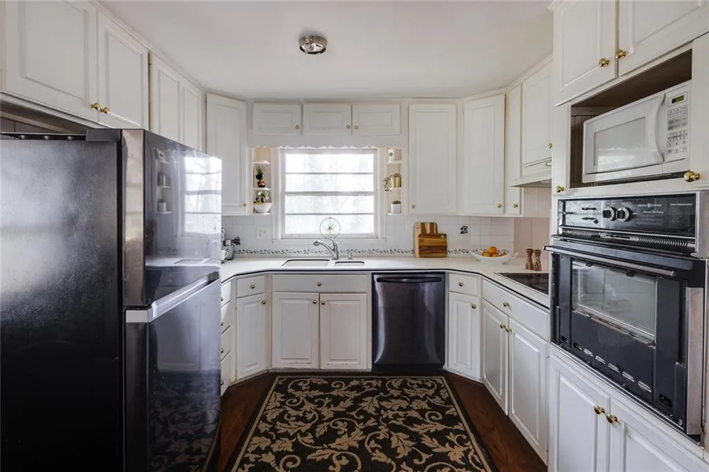 6705 Wright Road, Sandy Springs, Georgia 30328, 4 Bedrooms Bedrooms, ,3 BathroomsBathrooms,Residential,Sold,6705 Wright Road,6981019