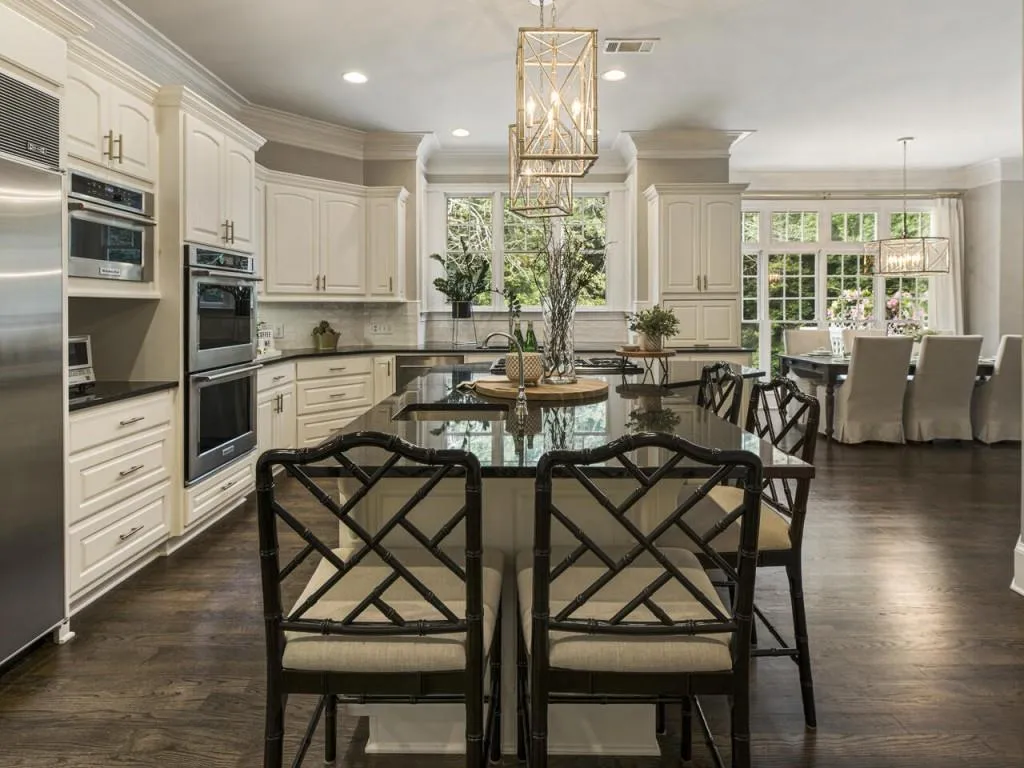 8410 Lazy Oaks Court, Sandy Springs, Georgia 30350, 5 Bedrooms Bedrooms, ,6 BathroomsBathrooms,Residential,Sold,8410 Lazy Oaks Court,7241684