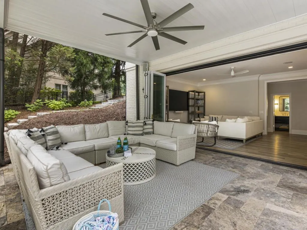 8410 Lazy Oaks Court, Sandy Springs, Georgia 30350, 5 Bedrooms Bedrooms, ,6 BathroomsBathrooms,Residential,Sold,8410 Lazy Oaks Court,7241684