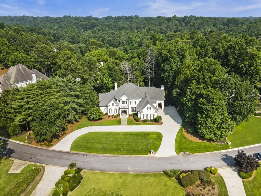 8410 Lazy Oaks Court, Sandy Springs, Georgia 30350, 5 Bedrooms Bedrooms, ,6 BathroomsBathrooms,Residential,Sold,8410 Lazy Oaks Court,7241684