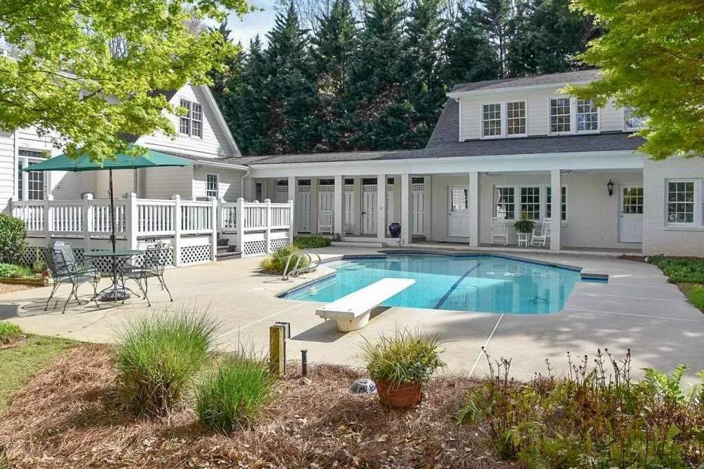 1700 Brandon Hall Drive, Sandy Springs, Georgia 30350, 6 Bedrooms Bedrooms, ,4 BathroomsBathrooms,Residential,Sold,1700 Brandon Hall Drive,5999284