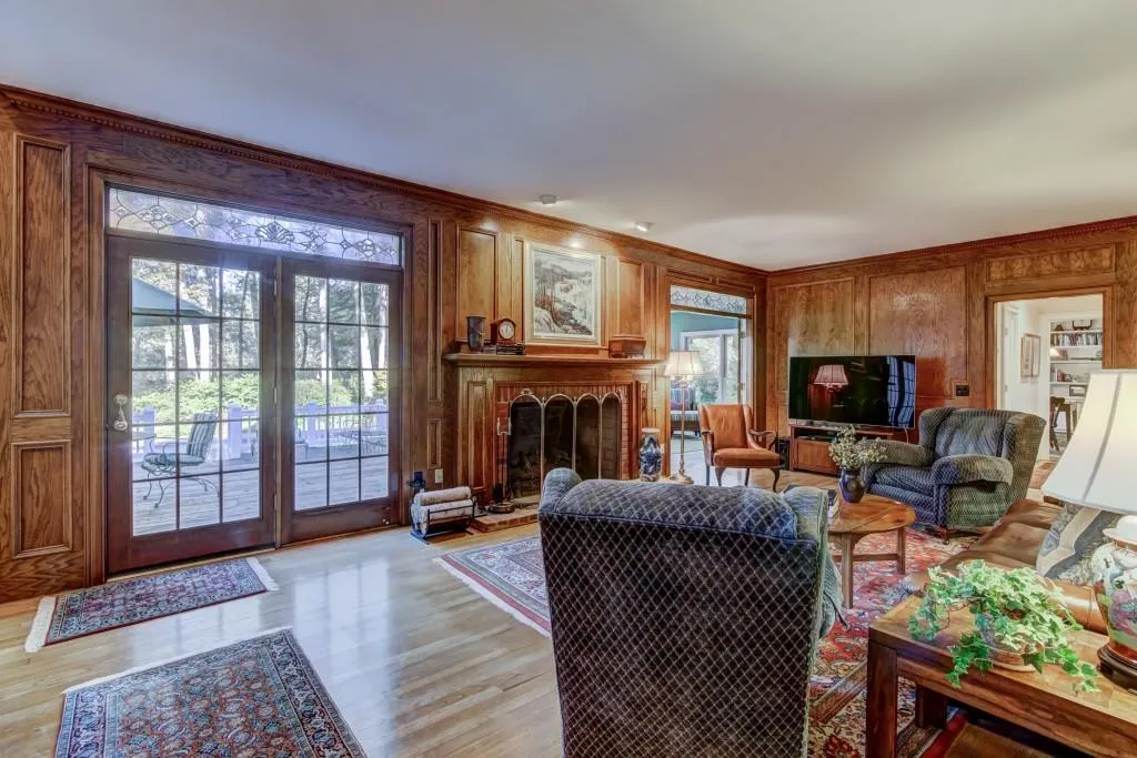 1700 Brandon Hall Drive, Sandy Springs, Georgia 30350, 6 Bedrooms Bedrooms, ,4 BathroomsBathrooms,Residential,Sold,1700 Brandon Hall Drive,5999284