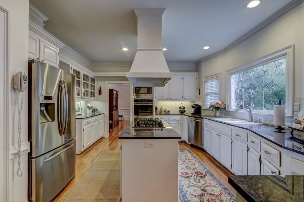1700 Brandon Hall Drive, Sandy Springs, Georgia 30350, 6 Bedrooms Bedrooms, ,4 BathroomsBathrooms,Residential,Sold,1700 Brandon Hall Drive,5999284