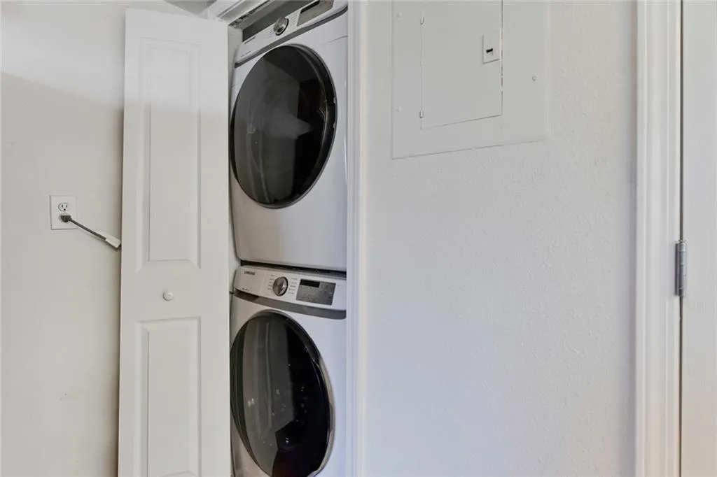 6940 Roswell Road Unit 6c, Atlanta, Georgia 30328, 2 Bedrooms Bedrooms, ,1 BathroomBathrooms,Residential,Sold,6940 Roswell Road Unit 6c,6835643