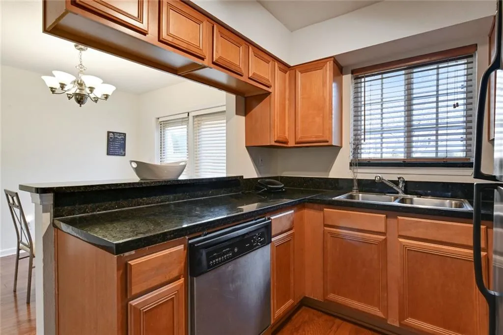 6940 Roswell Road Unit 6c, Atlanta, Georgia 30328, 2 Bedrooms Bedrooms, ,1 BathroomBathrooms,Residential,Sold,6940 Roswell Road Unit 6c,6835643