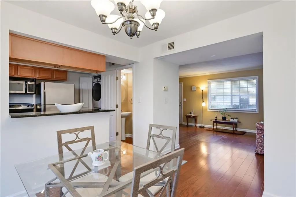 6940 Roswell Road Unit 6c, Atlanta, Georgia 30328, 2 Bedrooms Bedrooms, ,1 BathroomBathrooms,Residential,Sold,6940 Roswell Road Unit 6c,6835643