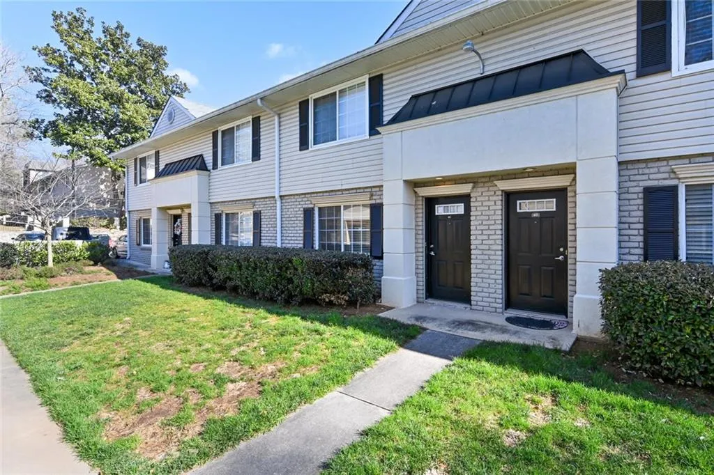 6940 Roswell Road Unit 6c, Atlanta, Georgia 30328, 2 Bedrooms Bedrooms, ,1 BathroomBathrooms,Residential,Sold,6940 Roswell Road Unit 6c,6835643