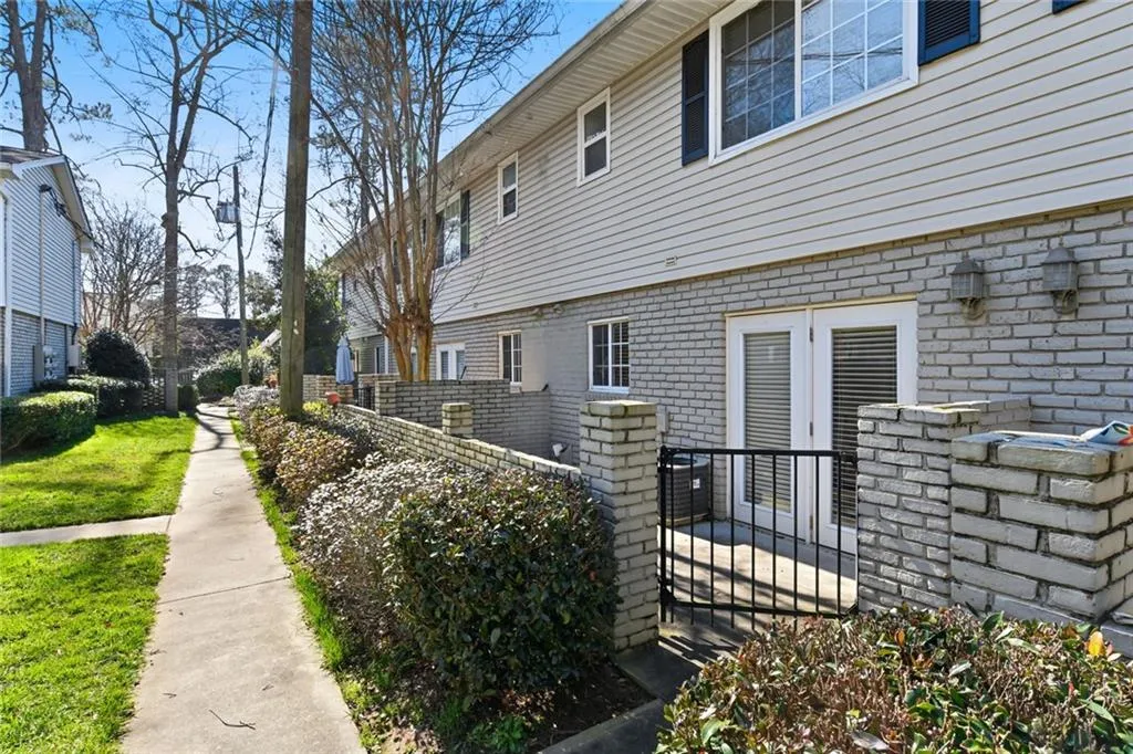 6940 Roswell Road Unit 6c, Atlanta, Georgia 30328, 2 Bedrooms Bedrooms, ,1 BathroomBathrooms,Residential,Sold,6940 Roswell Road Unit 6c,6835643