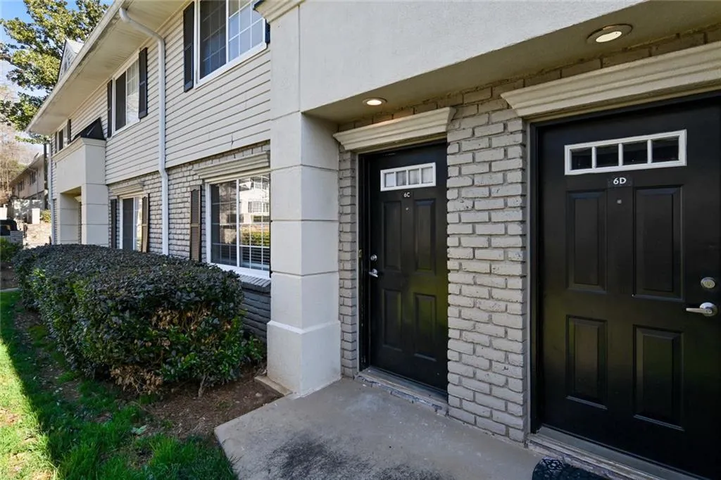 6940 Roswell Road Unit 6c, Atlanta, Georgia 30328, 2 Bedrooms Bedrooms, ,1 BathroomBathrooms,Residential,Sold,6940 Roswell Road Unit 6c,6835643