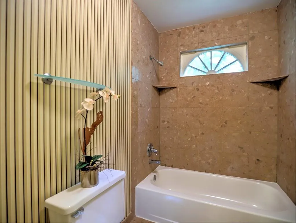 302 Garden Court Unit 302, Sandy Springs, Georgia 30328, 3 Bedrooms Bedrooms, ,2 BathroomsBathrooms,Residential,Sold,302 Garden Court Unit 302,6767165