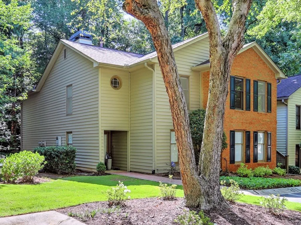 302 Garden Court Unit 302, Sandy Springs, Georgia 30328, 3 Bedrooms Bedrooms, ,2 BathroomsBathrooms,Residential,Sold,302 Garden Court Unit 302,6767165