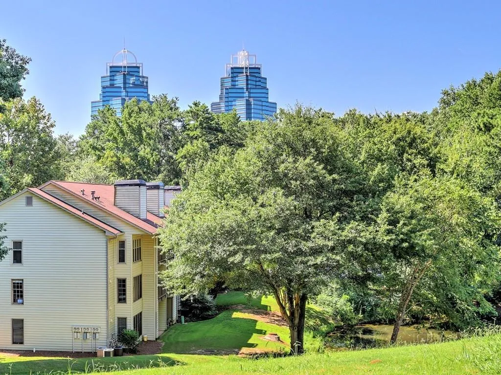 302 Garden Court Unit 302, Sandy Springs, Georgia 30328, 3 Bedrooms Bedrooms, ,2 BathroomsBathrooms,Residential,Sold,302 Garden Court Unit 302,6767165