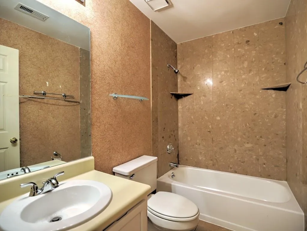 302 Garden Court Unit 302, Sandy Springs, Georgia 30328, 3 Bedrooms Bedrooms, ,2 BathroomsBathrooms,Residential,Sold,302 Garden Court Unit 302,6767165