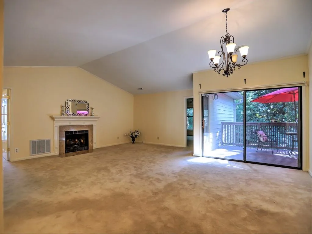 302 Garden Court Unit 302, Sandy Springs, Georgia 30328, 3 Bedrooms Bedrooms, ,2 BathroomsBathrooms,Residential,Sold,302 Garden Court Unit 302,6767165
