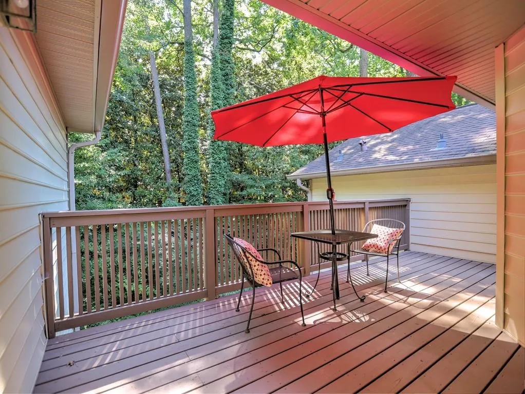 302 Garden Court Unit 302, Sandy Springs, Georgia 30328, 3 Bedrooms Bedrooms, ,2 BathroomsBathrooms,Residential,Sold,302 Garden Court Unit 302,6767165