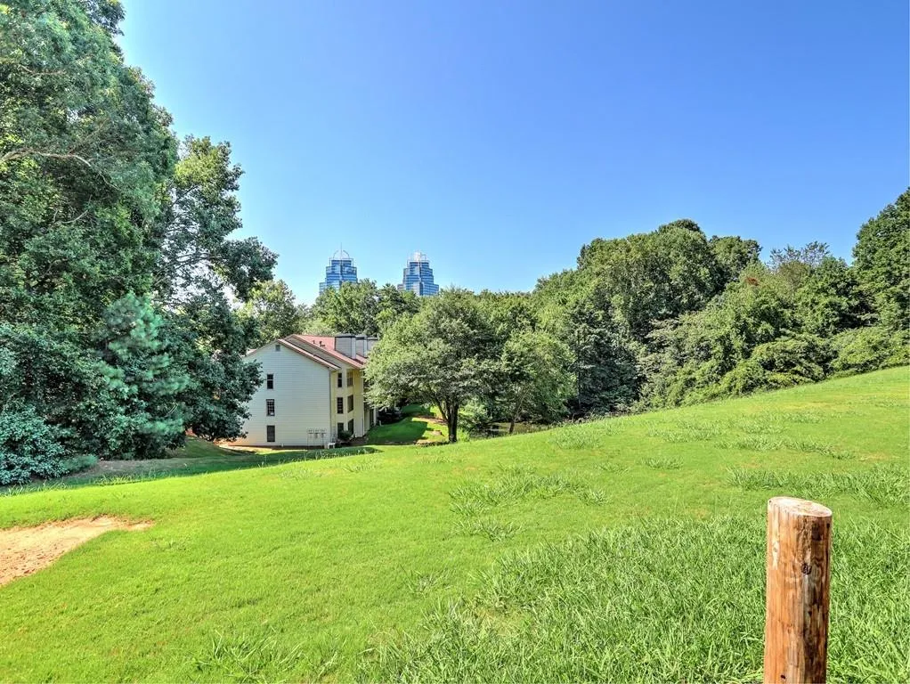 302 Garden Court Unit 302, Sandy Springs, Georgia 30328, 3 Bedrooms Bedrooms, ,2 BathroomsBathrooms,Residential,Sold,302 Garden Court Unit 302,6767165