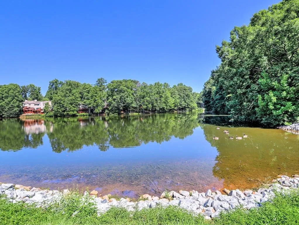 302 Garden Court Unit 302, Sandy Springs, Georgia 30328, 3 Bedrooms Bedrooms, ,2 BathroomsBathrooms,Residential,Sold,302 Garden Court Unit 302,6767165