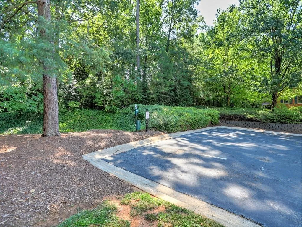 302 Garden Court Unit 302, Sandy Springs, Georgia 30328, 3 Bedrooms Bedrooms, ,2 BathroomsBathrooms,Residential,Sold,302 Garden Court Unit 302,6767165