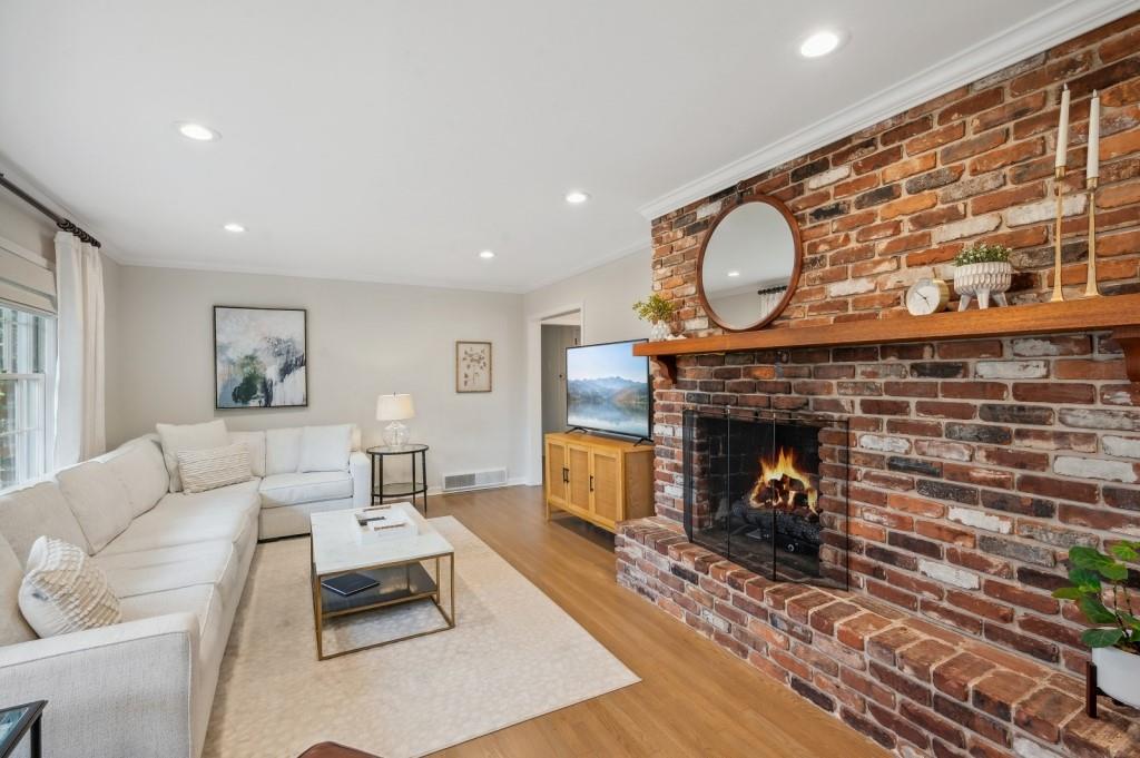 820 Starlight Circle, Sandy Springs, Georgia 30342, 3 Bedrooms Bedrooms, ,3 BathroomsBathrooms,Residential,Sold,820 Starlight Circle,7338852