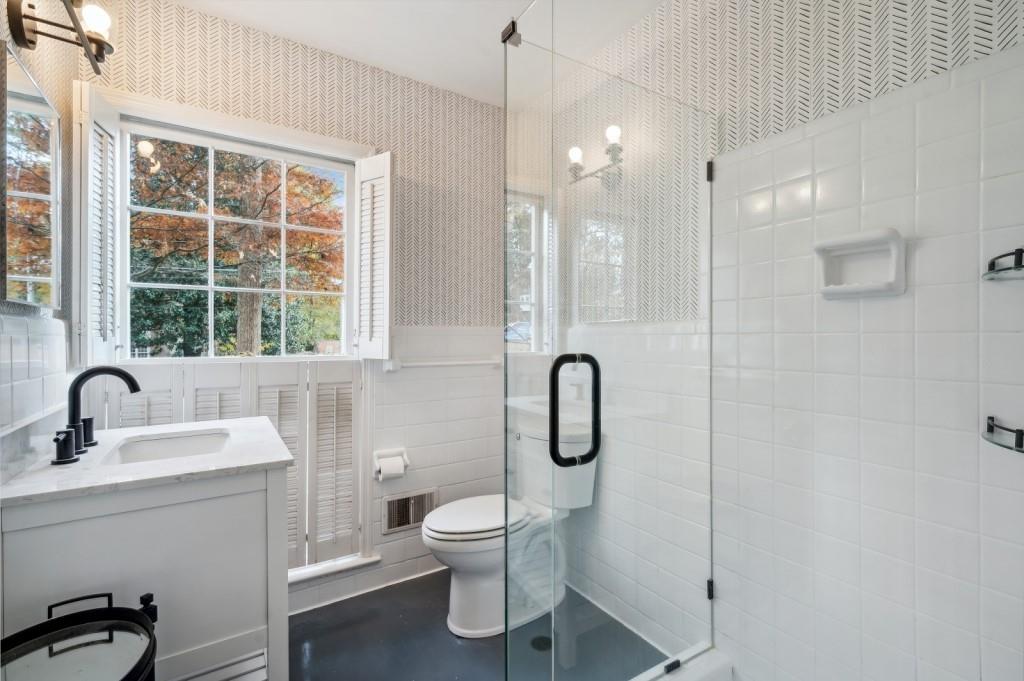 820 Starlight Circle, Sandy Springs, Georgia 30342, 3 Bedrooms Bedrooms, ,3 BathroomsBathrooms,Residential,Sold,820 Starlight Circle,7338852