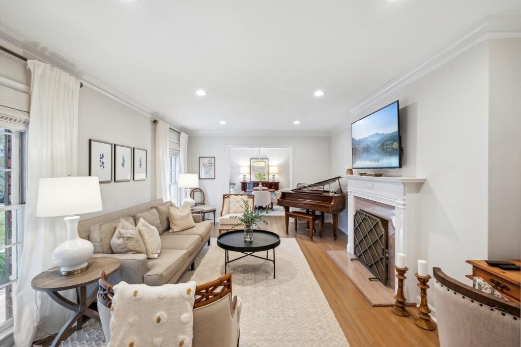 820 Starlight Circle, Sandy Springs, Georgia 30342, 3 Bedrooms Bedrooms, ,3 BathroomsBathrooms,Residential,Sold,820 Starlight Circle,7338852