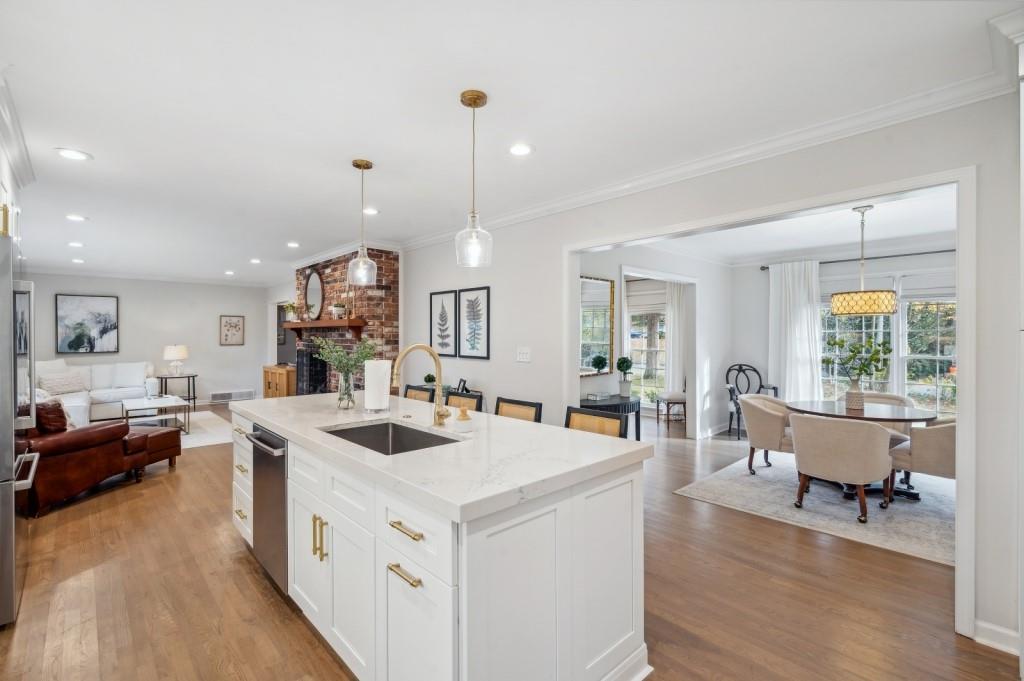 820 Starlight Circle, Sandy Springs, Georgia 30342, 3 Bedrooms Bedrooms, ,3 BathroomsBathrooms,Residential,Sold,820 Starlight Circle,7338852