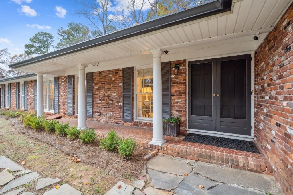 820 Starlight Circle, Sandy Springs, Georgia 30342, 3 Bedrooms Bedrooms, ,3 BathroomsBathrooms,Residential,Sold,820 Starlight Circle,7338852