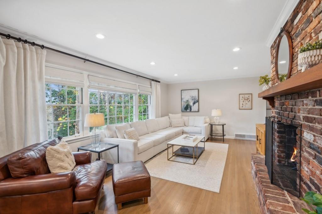 820 Starlight Circle, Sandy Springs, Georgia 30342, 3 Bedrooms Bedrooms, ,3 BathroomsBathrooms,Residential,Sold,820 Starlight Circle,7338852