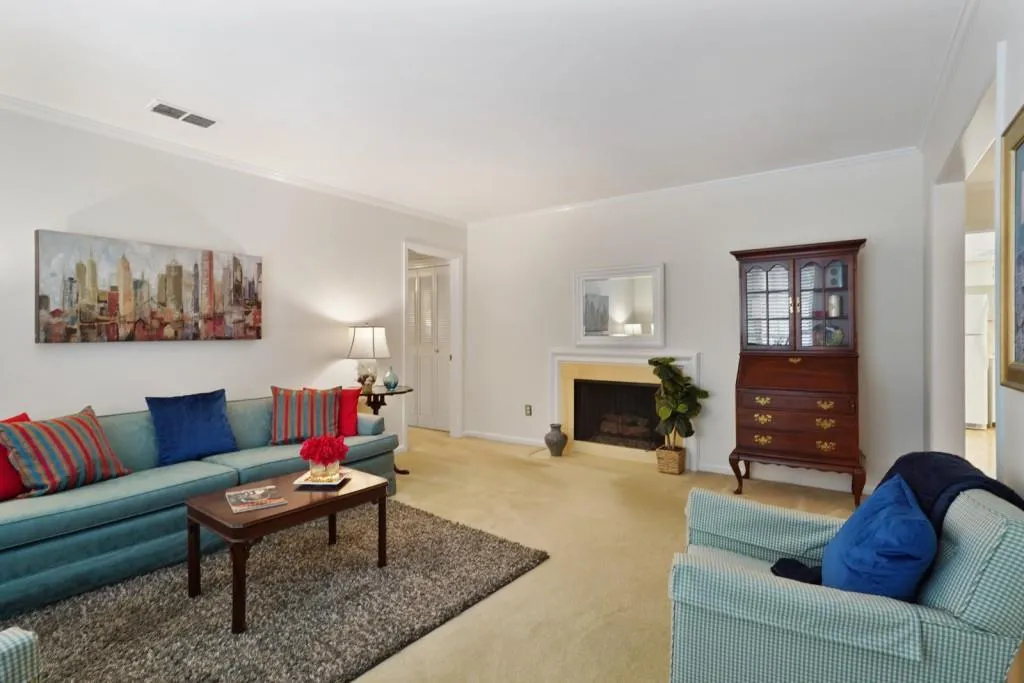 5400 Roswell Road Unit D5, Sandy Springs, Georgia 30342, 3 Bedrooms Bedrooms, ,2 BathroomsBathrooms,Residential,Sold,5400 Roswell Road Unit D5,6876527