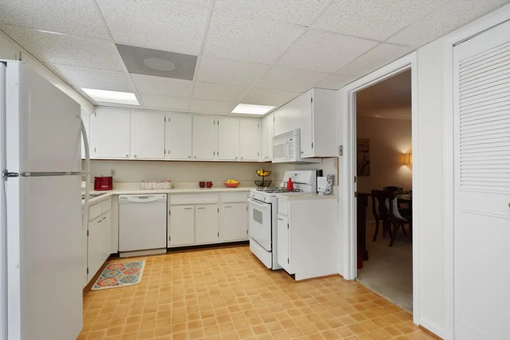 5400 Roswell Road Unit D5, Sandy Springs, Georgia 30342, 3 Bedrooms Bedrooms, ,2 BathroomsBathrooms,Residential,Sold,5400 Roswell Road Unit D5,6876527