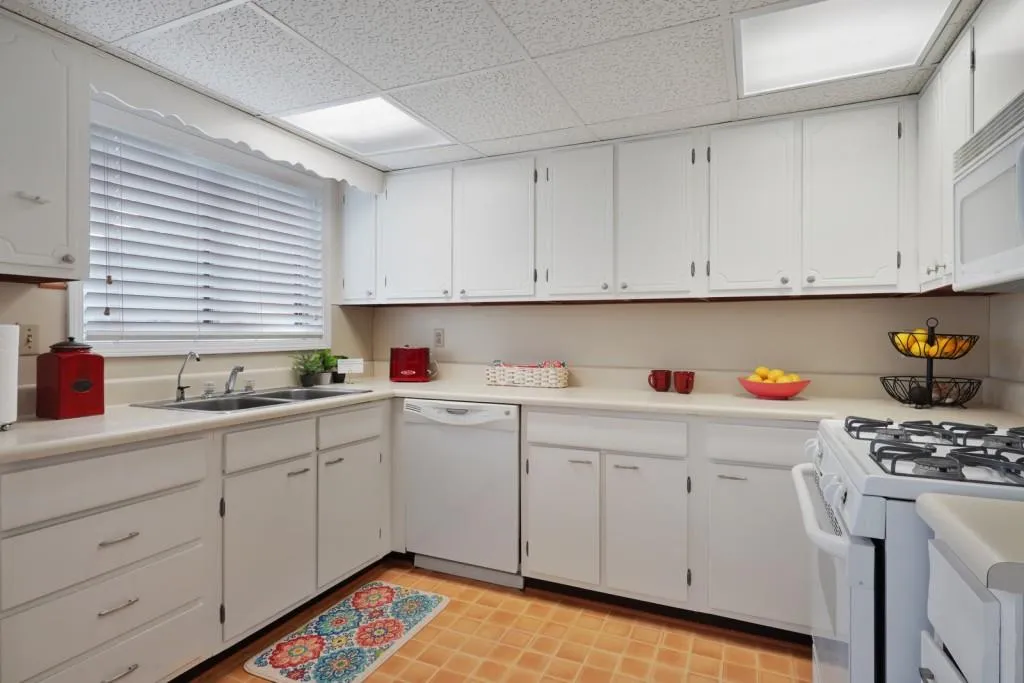 5400 Roswell Road Unit D5, Sandy Springs, Georgia 30342, 3 Bedrooms Bedrooms, ,2 BathroomsBathrooms,Residential,Sold,5400 Roswell Road Unit D5,6876527