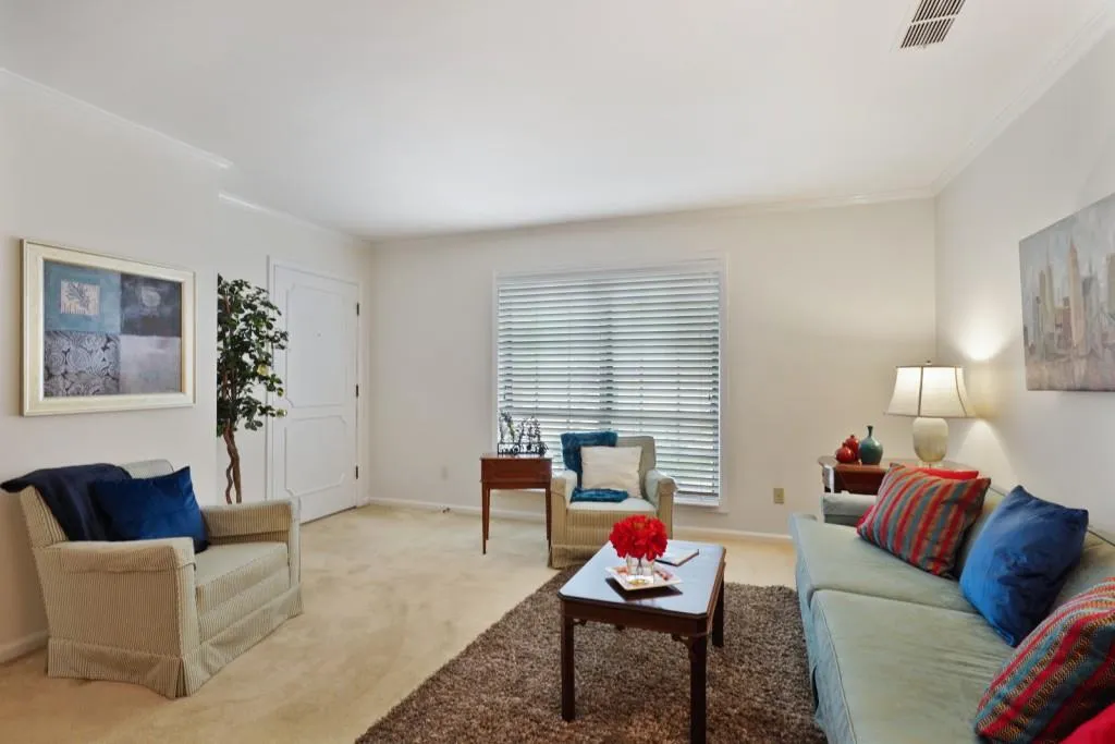 5400 Roswell Road Unit D5, Sandy Springs, Georgia 30342, 3 Bedrooms Bedrooms, ,2 BathroomsBathrooms,Residential,Sold,5400 Roswell Road Unit D5,6876527