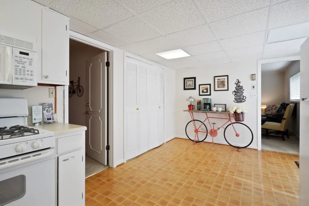 5400 Roswell Road Unit D5, Sandy Springs, Georgia 30342, 3 Bedrooms Bedrooms, ,2 BathroomsBathrooms,Residential,Sold,5400 Roswell Road Unit D5,6876527