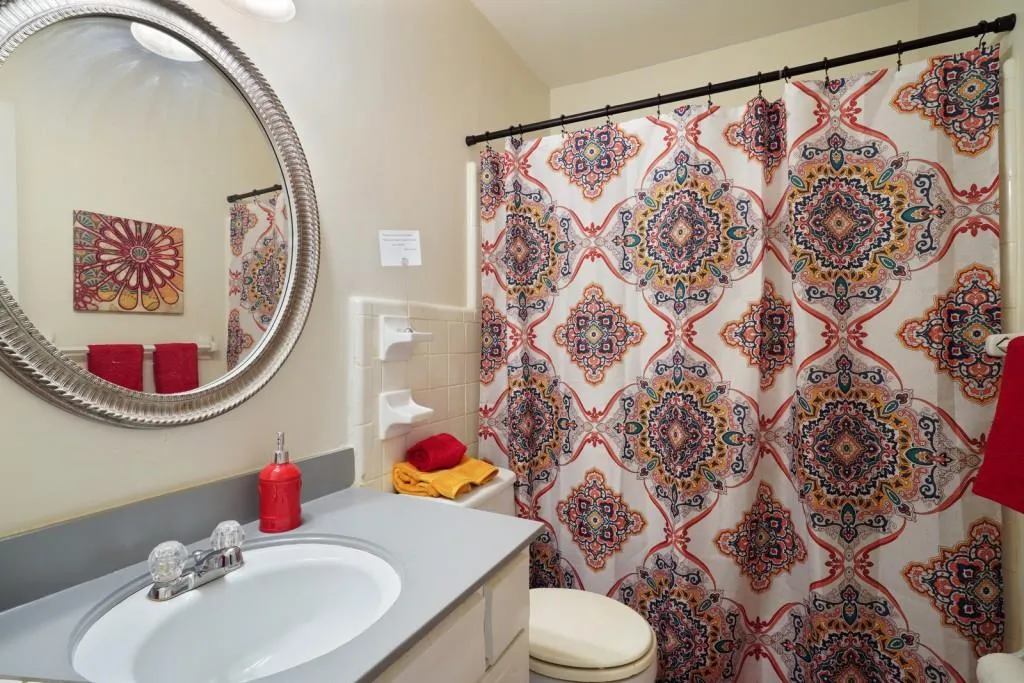 5400 Roswell Road Unit D5, Sandy Springs, Georgia 30342, 3 Bedrooms Bedrooms, ,2 BathroomsBathrooms,Residential,Sold,5400 Roswell Road Unit D5,6876527