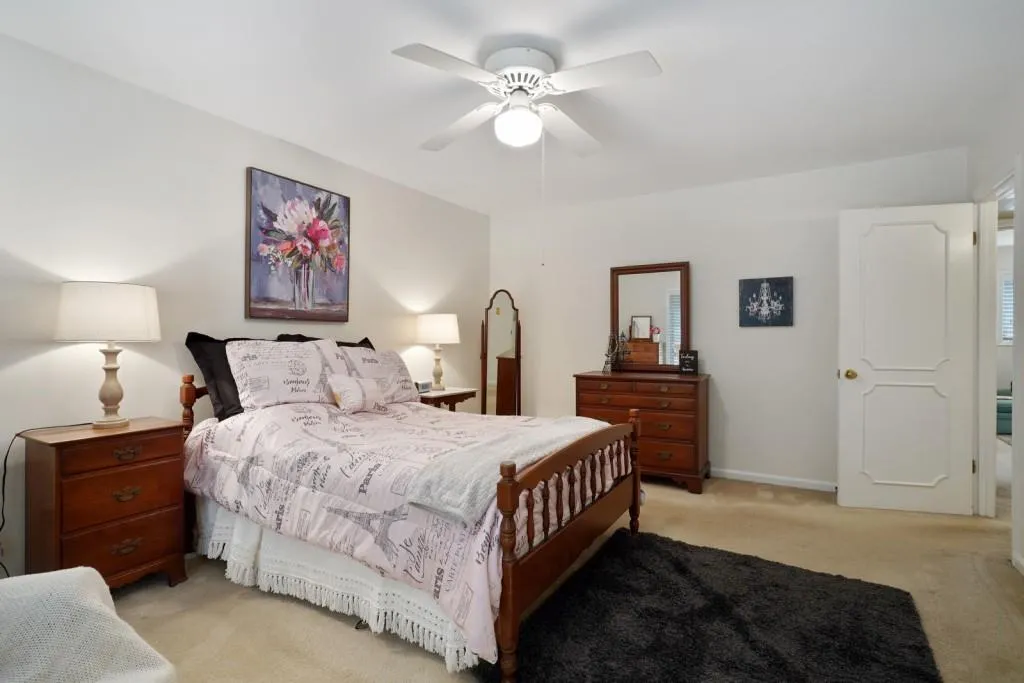 5400 Roswell Road Unit D5, Sandy Springs, Georgia 30342, 3 Bedrooms Bedrooms, ,2 BathroomsBathrooms,Residential,Sold,5400 Roswell Road Unit D5,6876527