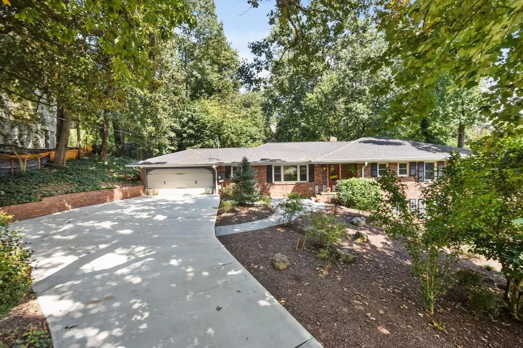 440 Montevallo Drive, Sandy Springs, Georgia 30342, 4 Bedrooms Bedrooms, ,3 BathroomsBathrooms,Residential,Sold,440 Montevallo Drive,5910273