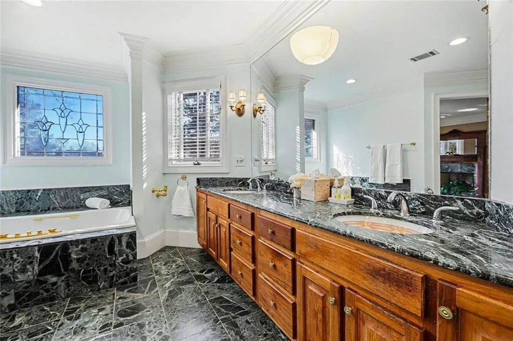 920 Curlew Court Nw, Atlanta, Georgia 30327, 7 Bedrooms Bedrooms, ,6 BathroomsBathrooms,Residential,Sold,920 Curlew Court Nw,7703793