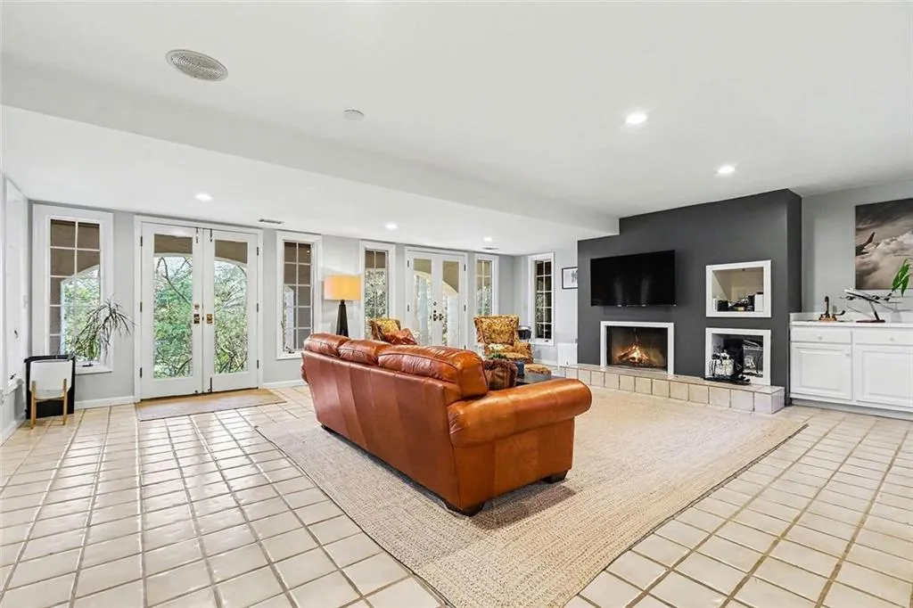 920 Curlew Court Nw, Atlanta, Georgia 30327, 7 Bedrooms Bedrooms, ,6 BathroomsBathrooms,Residential,Sold,920 Curlew Court Nw,7703793