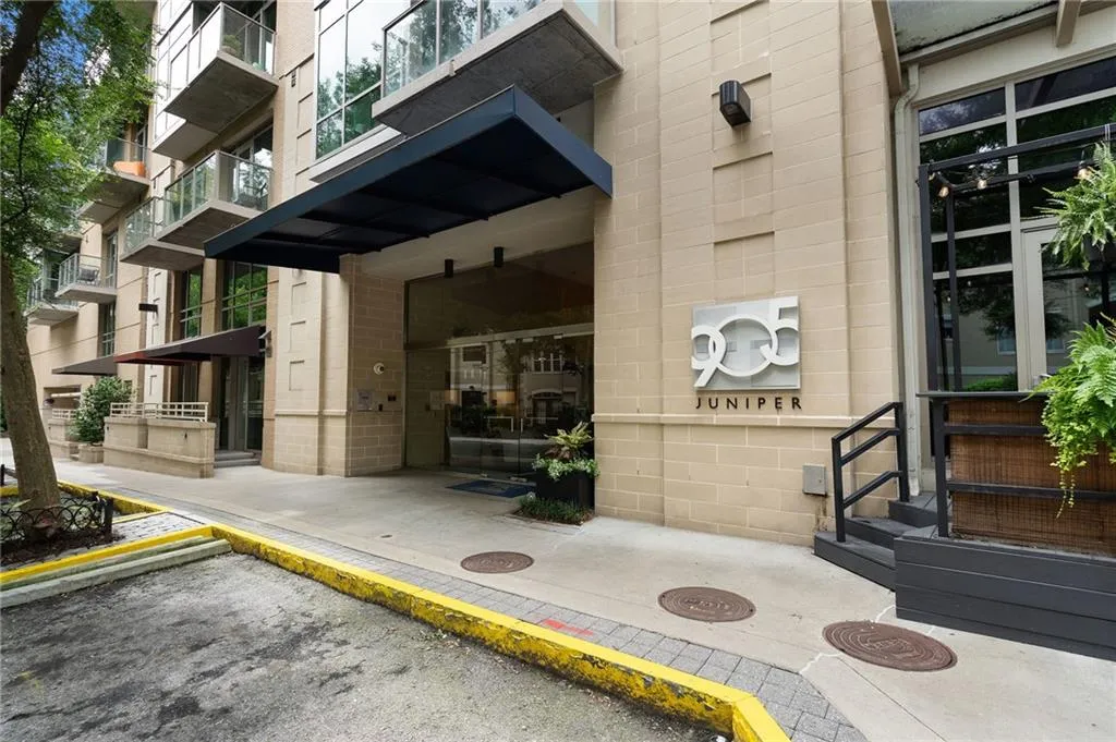 905 Juniper Street Ne Unit 116, Atlanta, Georgia 30309, 2 Bedrooms Bedrooms, ,1 BathroomBathrooms,Residential,For Sale,905 Juniper Street Ne Unit 116,7625611