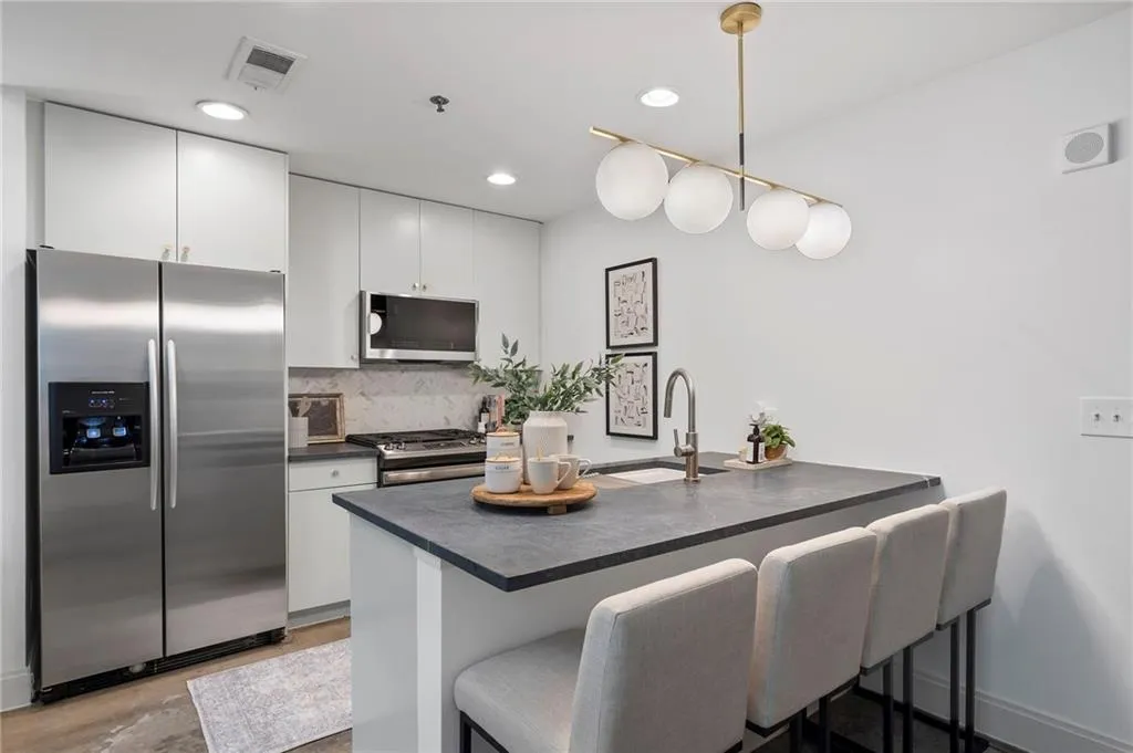 905 Juniper Street Ne Unit 116, Atlanta, Georgia 30309, 2 Bedrooms Bedrooms, ,1 BathroomBathrooms,Residential,For Sale,905 Juniper Street Ne Unit 116,7625611