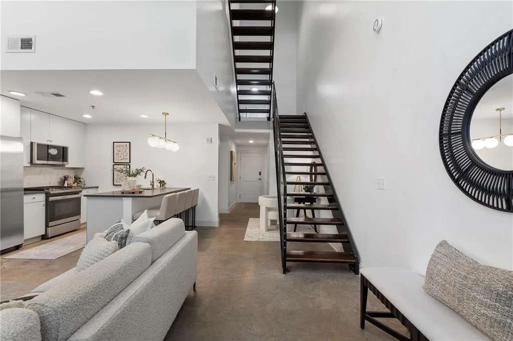 905 Juniper Street Ne Unit 116, Atlanta, Georgia 30309, 2 Bedrooms Bedrooms, ,1 BathroomBathrooms,Residential,For Sale,905 Juniper Street Ne Unit 116,7625611