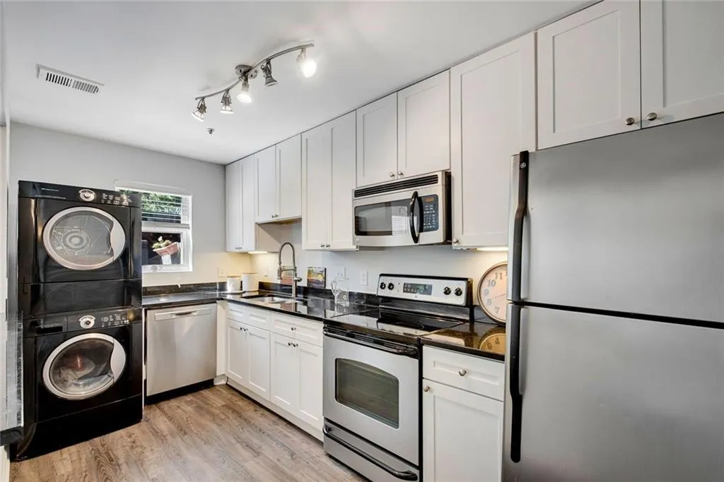 145 River Drive N Unit C, Atlanta, Georgia 30350, 2 Bedrooms Bedrooms, ,2 BathroomsBathrooms,Residential,Sold,145 River Drive N Unit C,7374544