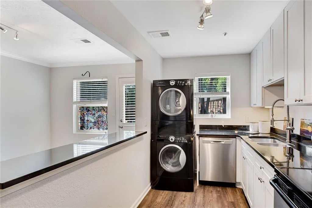 145 River Drive N Unit C, Atlanta, Georgia 30350, 2 Bedrooms Bedrooms, ,2 BathroomsBathrooms,Residential,Sold,145 River Drive N Unit C,7374544