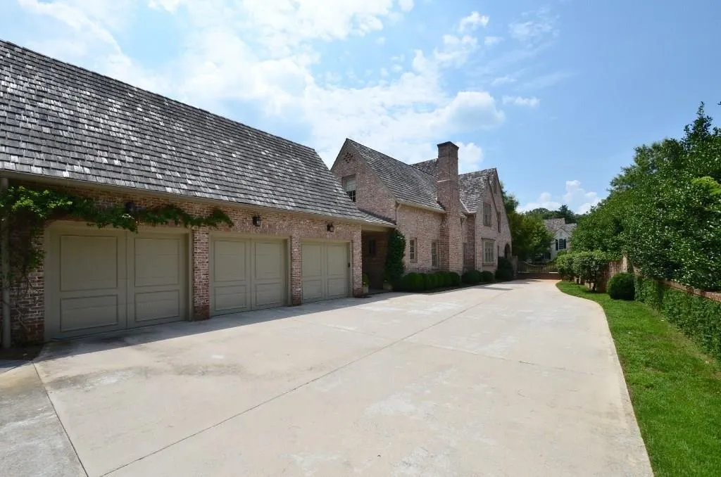 10 Leighton Court, Atlanta, Georgia 30327, 7 Bedrooms Bedrooms, ,8 BathroomsBathrooms,Residential,Sold,10 Leighton Court,5581235