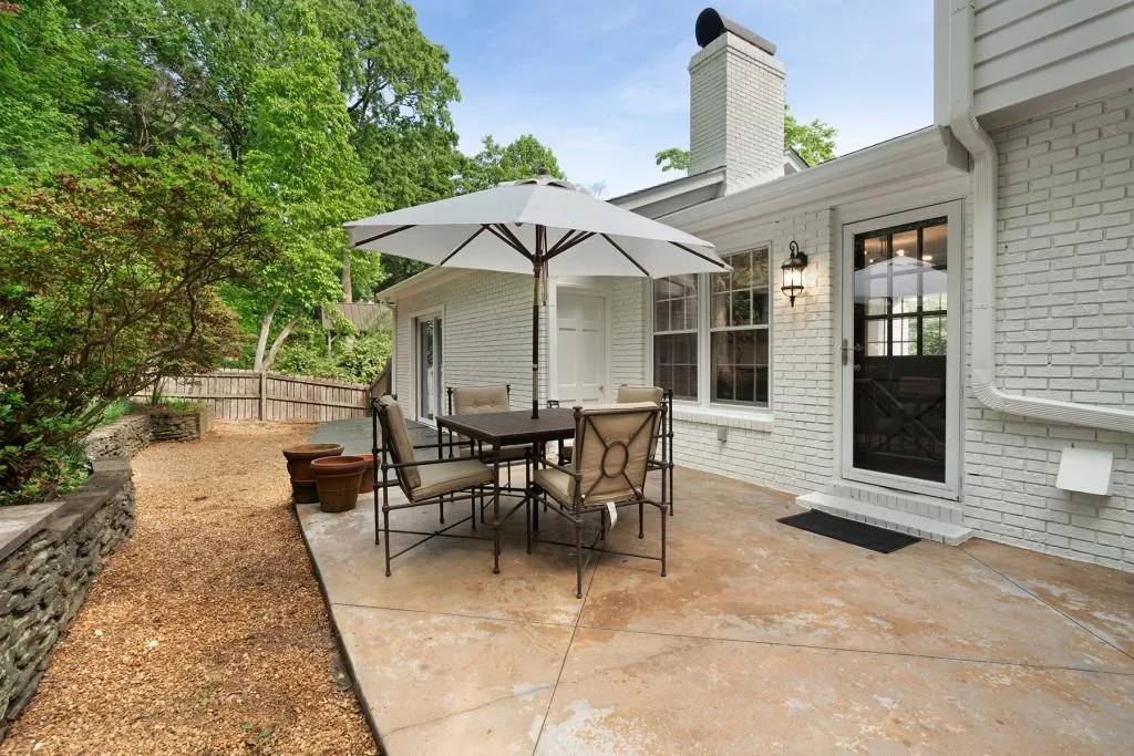 650 Edgewater Trail, Atlanta, Georgia 30328, 4 Bedrooms Bedrooms, ,3 BathroomsBathrooms,Residential,Sold,650 Edgewater Trail,7383479