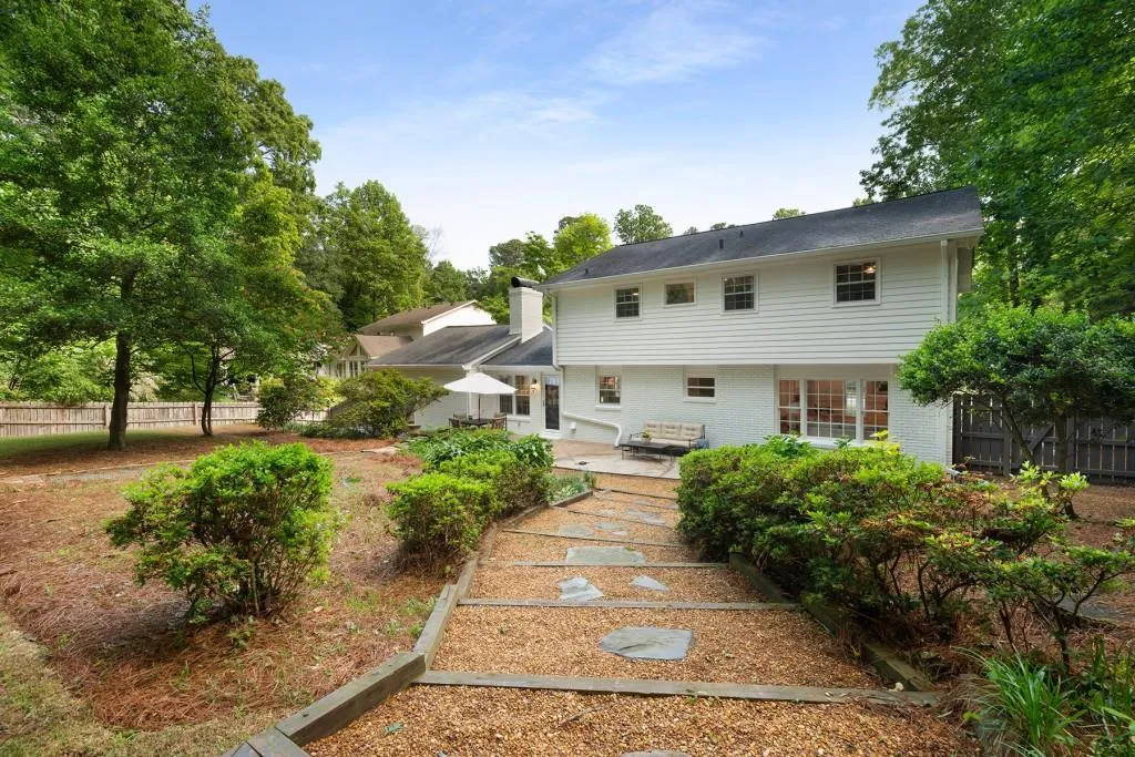 650 Edgewater Trail, Atlanta, Georgia 30328, 4 Bedrooms Bedrooms, ,3 BathroomsBathrooms,Residential,Sold,650 Edgewater Trail,7383479
