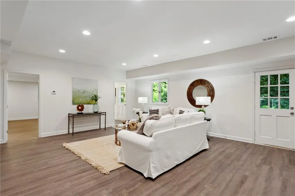 55 Cameron Glen Drive, Sandy Springs, Georgia 30328, 5 Bedrooms Bedrooms, ,4 BathroomsBathrooms,Residential,Sold,55 Cameron Glen Drive,7240328