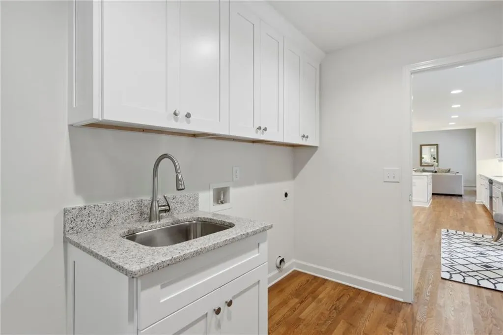 55 Cameron Glen Drive, Sandy Springs, Georgia 30328, 5 Bedrooms Bedrooms, ,4 BathroomsBathrooms,Residential,Sold,55 Cameron Glen Drive,7240328